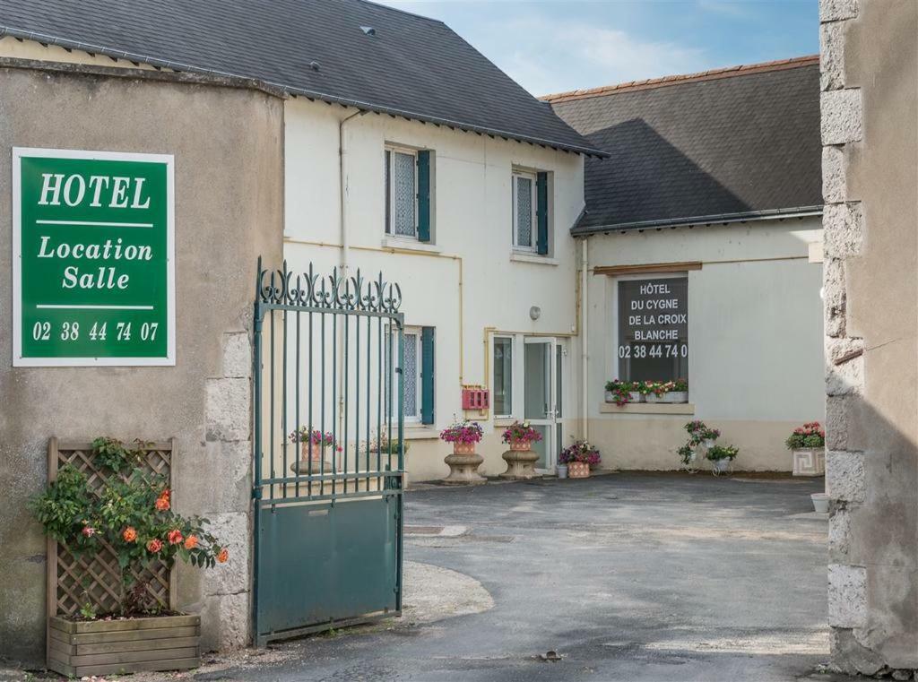 Hotel Du Cygne De La Croix Blanche Lailly-en-Val Exterior photo