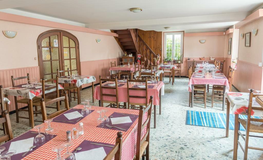 Hotel Du Cygne De La Croix Blanche Lailly-en-Val Exterior photo