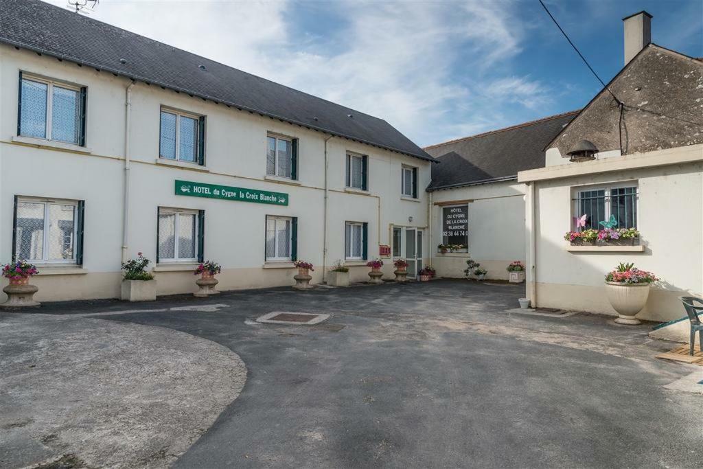 Hotel Du Cygne De La Croix Blanche Lailly-en-Val Exterior photo
